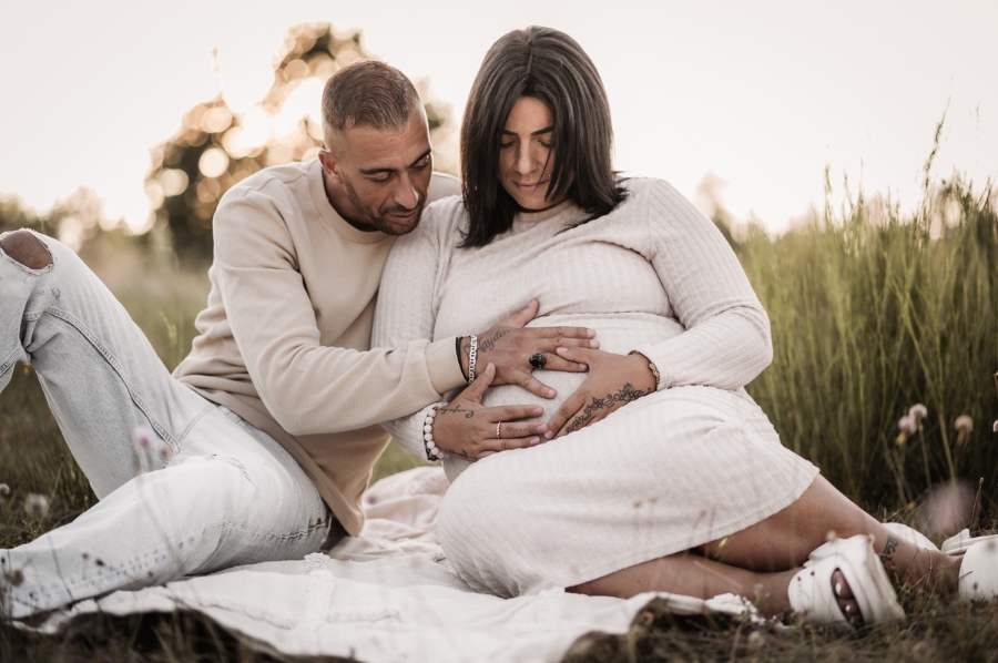 Babybauch-Fotoshooting im Hainberg Naturschutzgebiet
